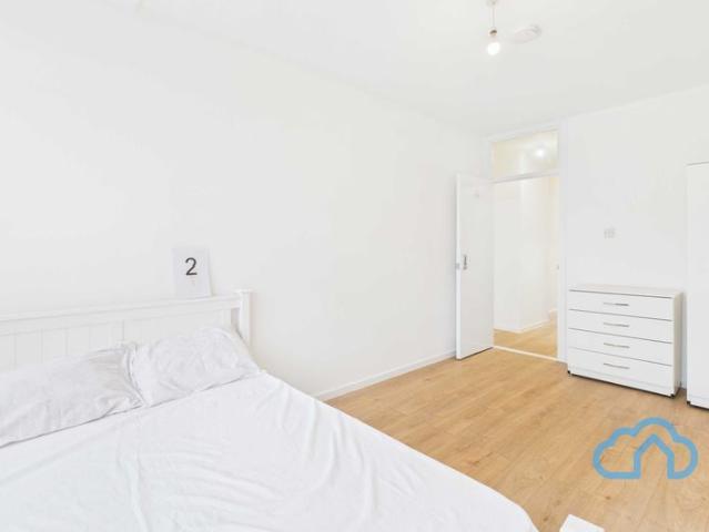 Room for rent in London Borough of Merton, Greater London