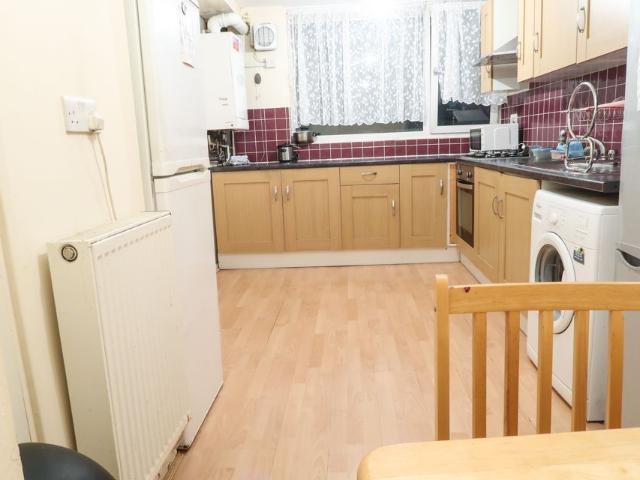 Room for rent in Old Ford, Greater London