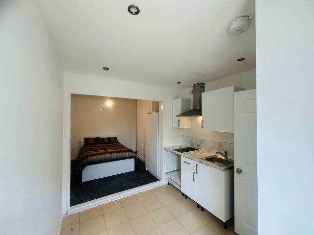 Room for rent in Upper Edmonton, Cat Hill