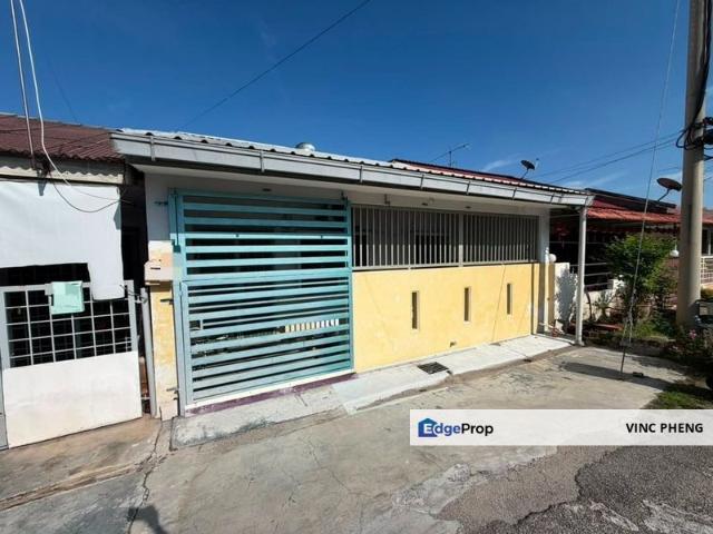 House for sale in Malaka