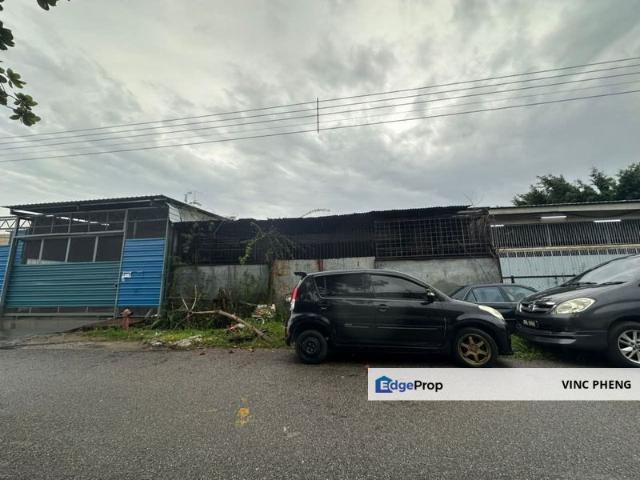 Warehouse for sale in Malaka