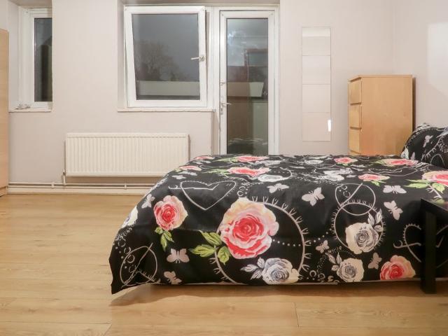 Room for rent in Bancroft Estate, Greater London