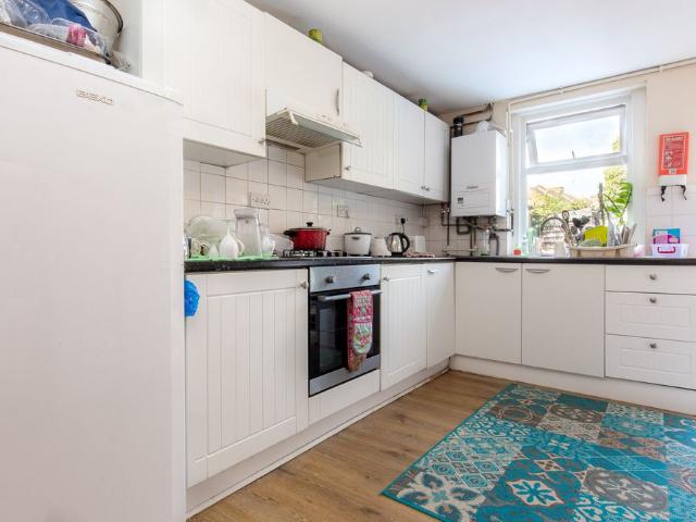 Room for rent in Cann Hall, Greater London