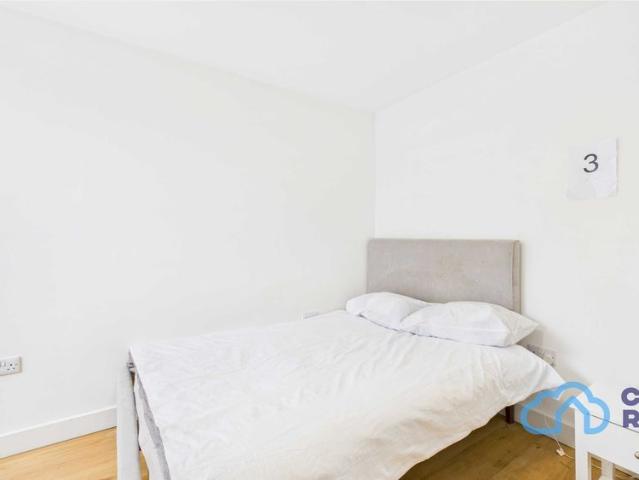 Room for rent in Farnborough, Hampshire