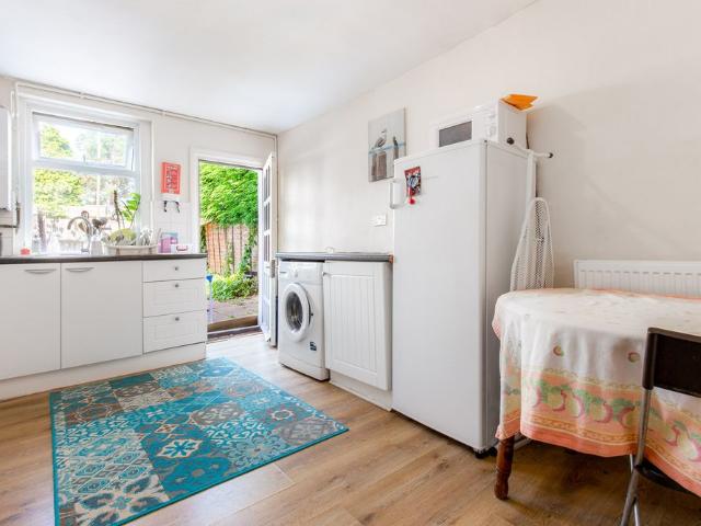 Room for rent in Cann Hall, Greater London