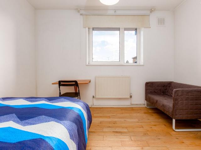 Room for rent in Bancroft Estate, Greater London