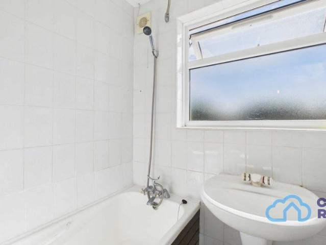 Room for rent in Thames View, Greater London