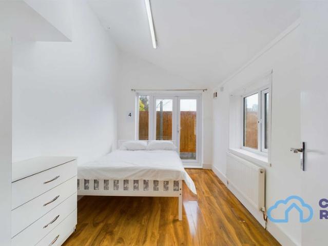 Room for rent in Upton Park, Greater London