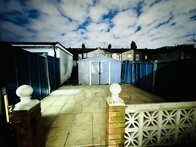 Room for rent in Plashet, Greater London