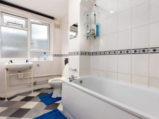 Room for rent in Old Ford, Cat Hill