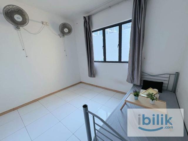Room for rent in Petaling, Alam Impian