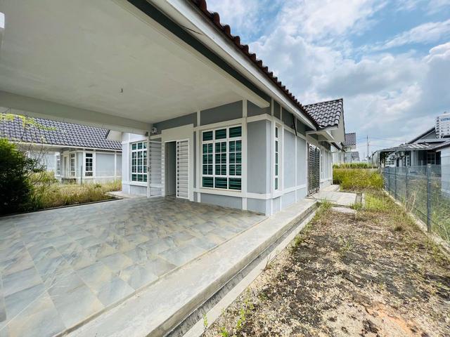 Bungalow for sale in Malaka