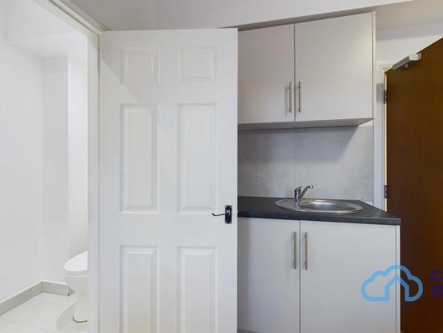 Room for rent in Well Hall, Cat Hill