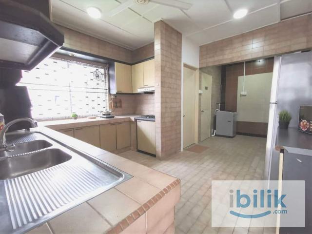 Room for rent in Petaling, Damansara Damai