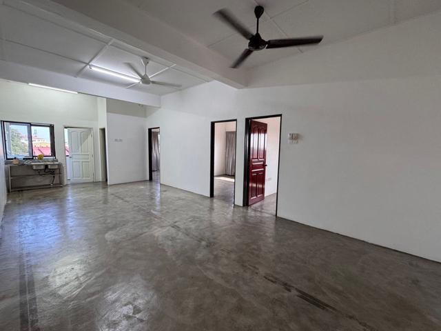 Flat for sale in Malaka