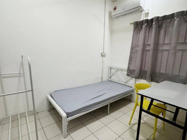 Room for rent in Petaling, Alam Impian