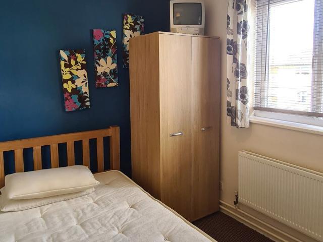 Room for rent in New England, Peterborough