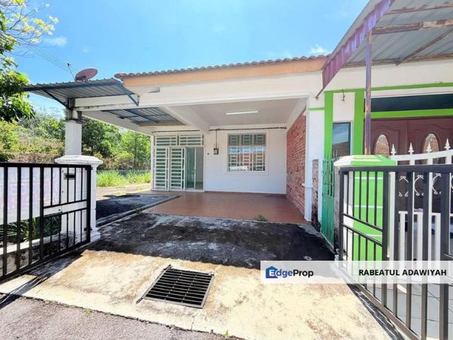 House for sale in Malaka