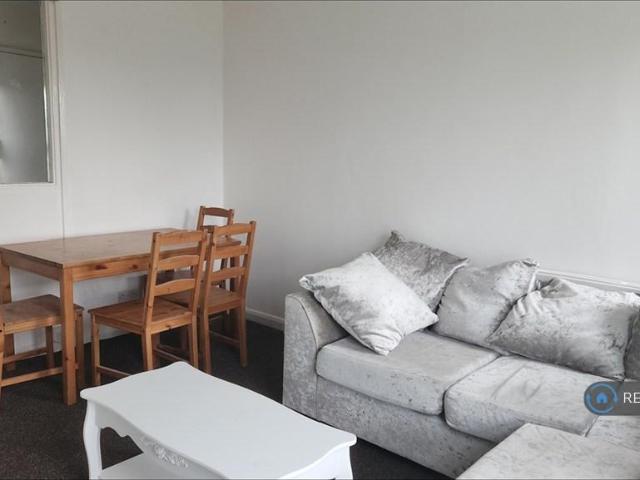 Apartment for rent in Smallbridge, Burnedge