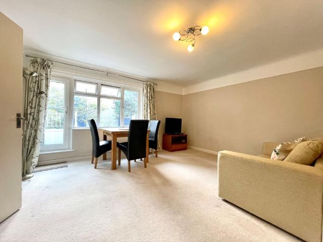 Apartment for rent in Branksome Park, Poole