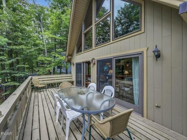 House for sale in Lake Ariel