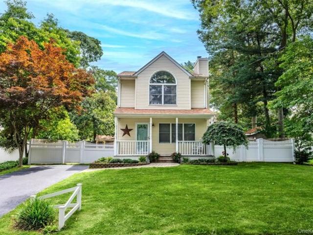 House for sale in Centereach, New York