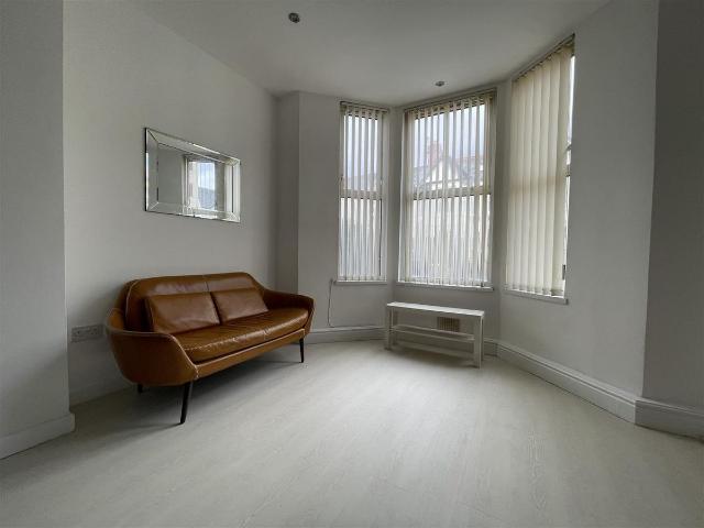Apartment for rent in Plasnewydd, Falcon Lodge