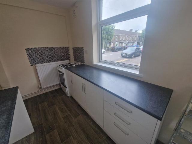 Apartment for rent in Cwmbwrla, Nangreaves
