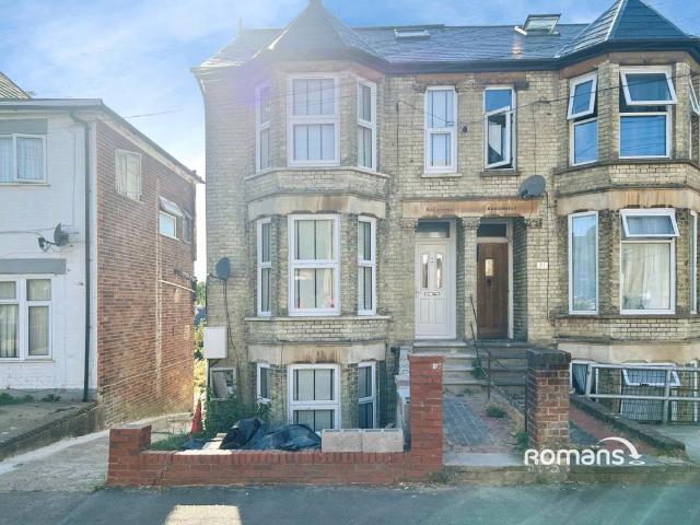 House for rent in Totteridge, Cressex