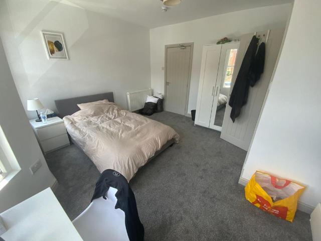 House for rent in Totteridge, Cressex