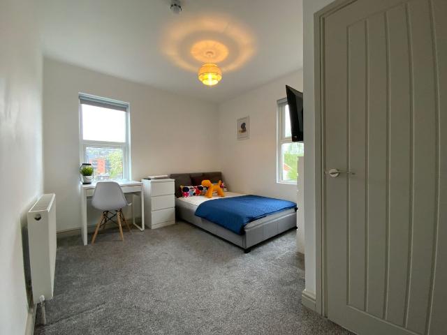 Room for rent in Totteridge, Cressex