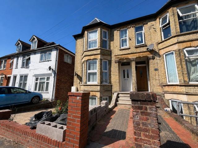 Studio for rent in Totteridge, Cressex