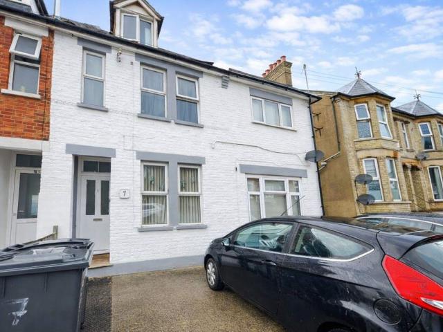 House for rent in Totteridge, Cressex