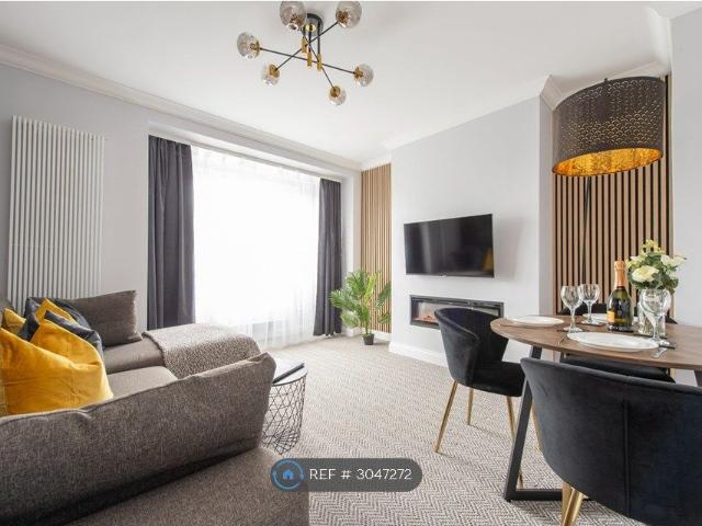 House for rent in Summerstown, Greater London