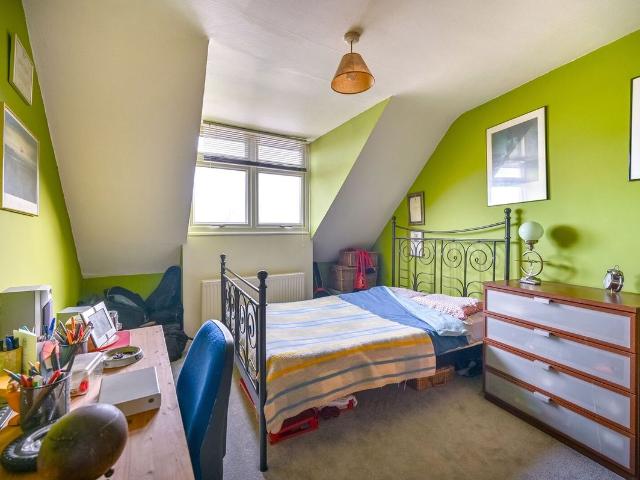 Apartment for rent in Kingston Vale, Greater London