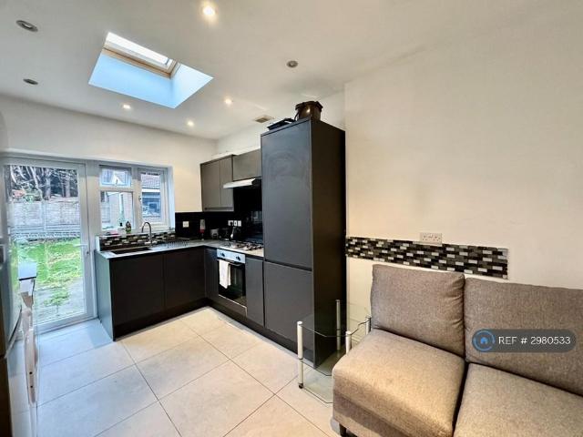 Apartment for rent in Kingston Vale, Greater London