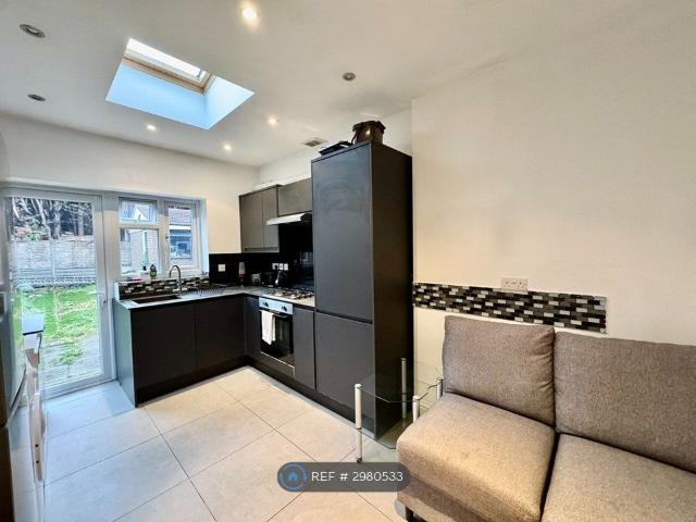 Apartment for rent in Kingston Vale, Greater London