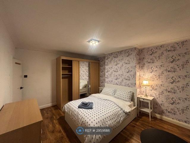 Room for rent in Kingston Vale, Greater London