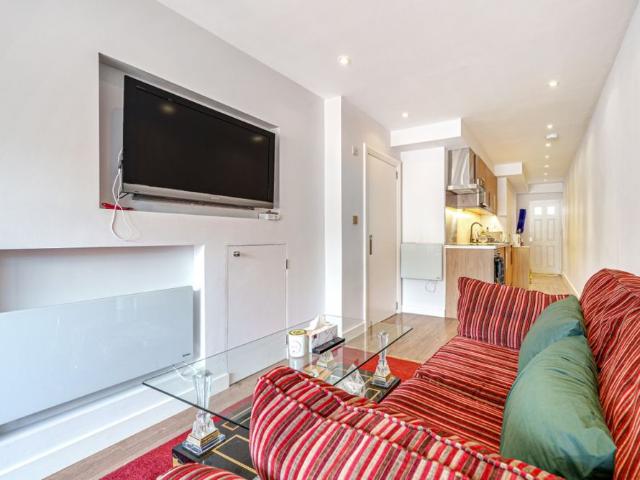 Apartment for rent in Kingston Vale, Greater London