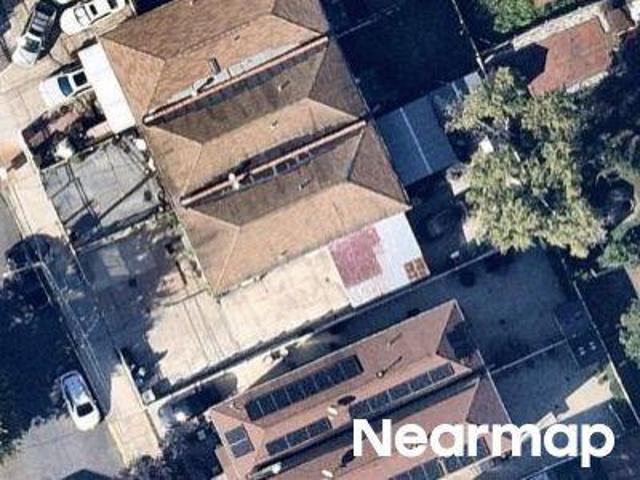 House for sale in The Bronx, Arverne