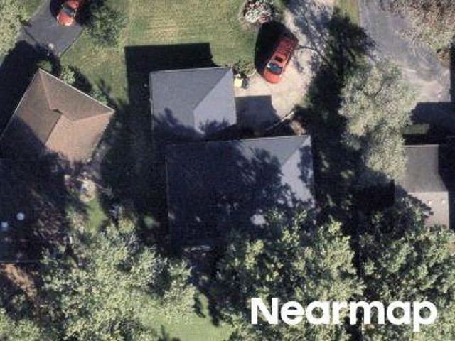House for sale in Newfield Manor, Westmont