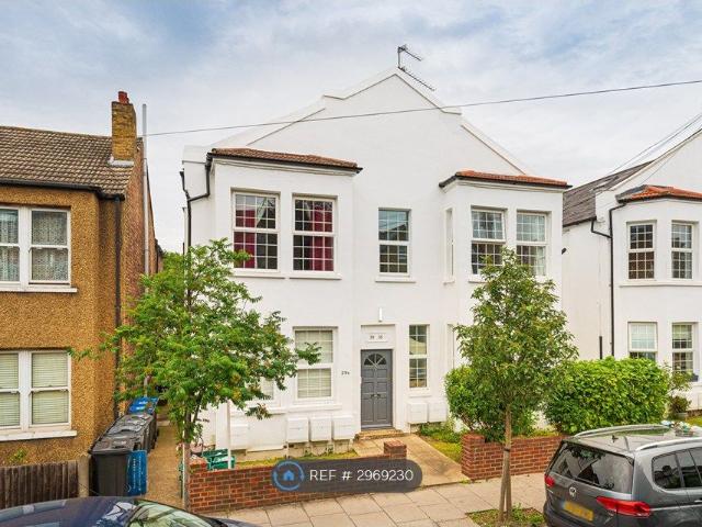 Apartment for rent in London Borough of Merton, Collier's Wood