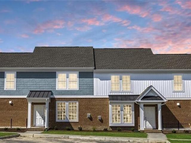 Condo for sale in Suffolk
