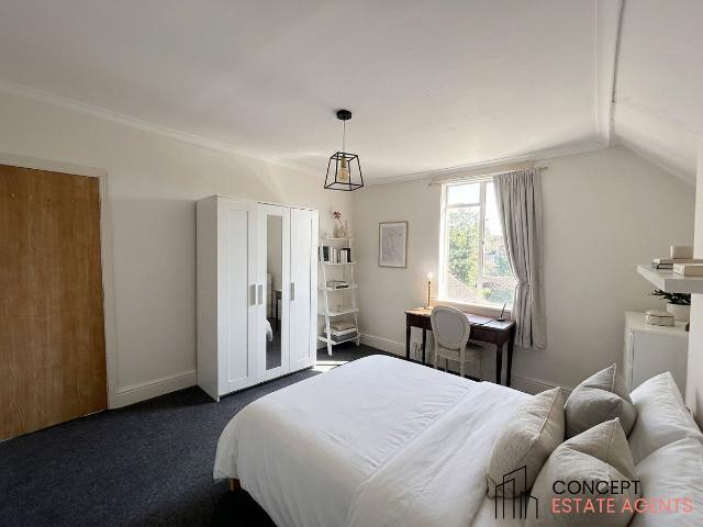 Apartment for rent in London Borough of Merton, Collier's Wood