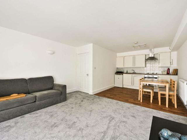 Apartment for rent in London Borough of Merton, Greater London
