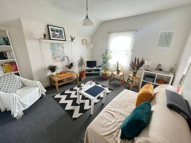 Apartment for rent in London Borough of Merton, Collier's Wood