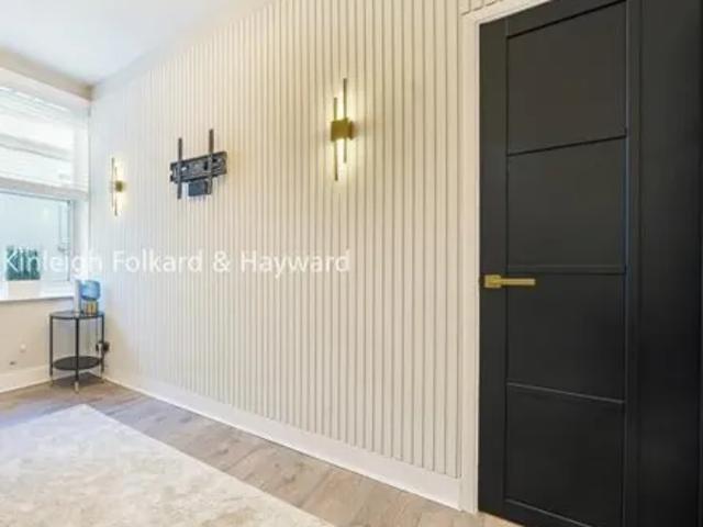 Apartment for rent in London Borough of Merton, Collier's Wood