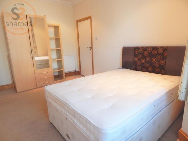 Apartment for rent in London Borough of Merton, Collier's Wood