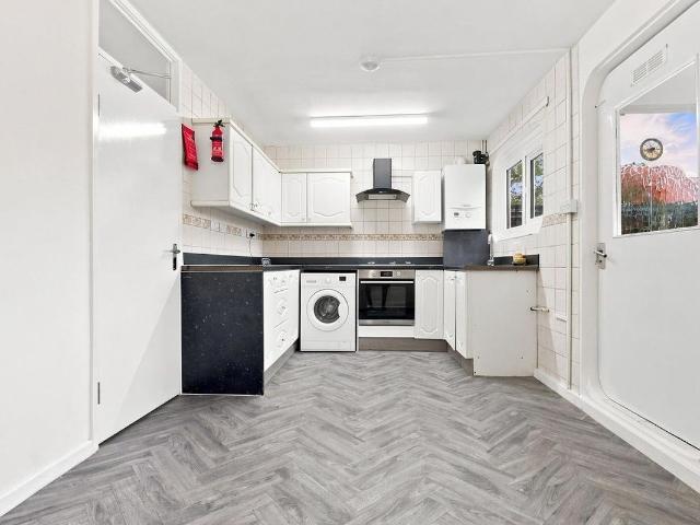 House for rent in Roundhills, Epping Forest