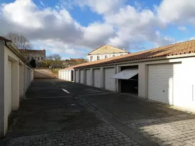 Garage location à La Roselière, Rochefort